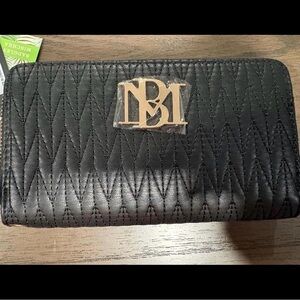 Badgley Mischka✨🖤💛Black Quilted Wallet with Gold Logo